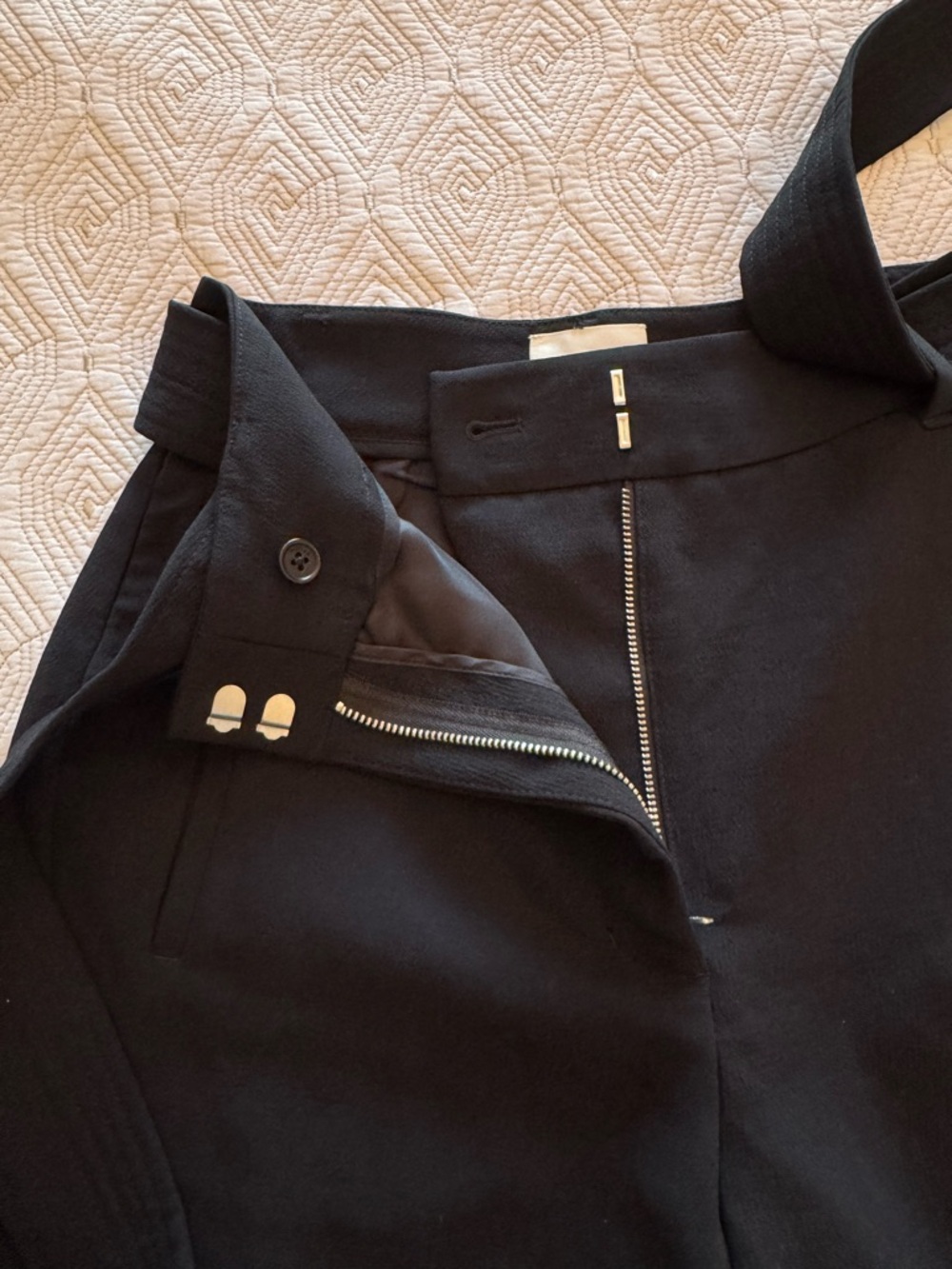 ARITZIA WILFRED Tie Waist Pants Womens Size 4 Black High Waist
Belted Crepe - Picture 10 of 16